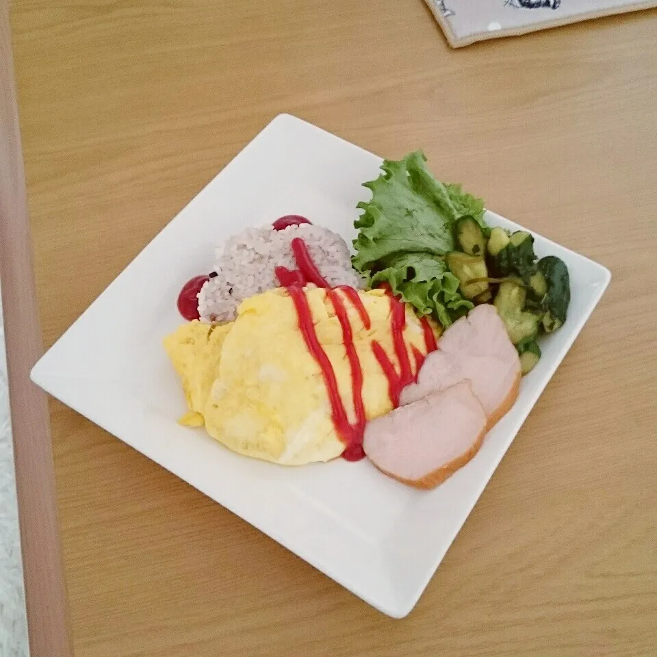 Snapdishの料理写真:チーズオムレツランチ|蘭蘭さん