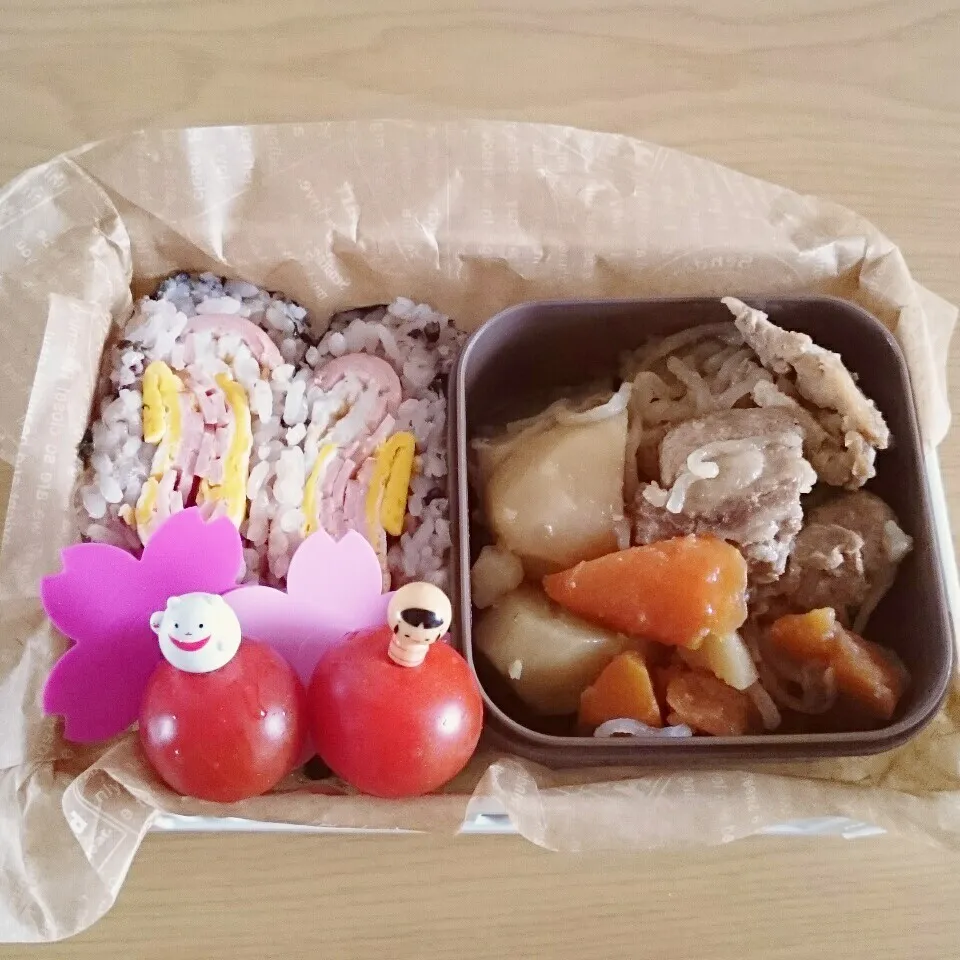 Snapdishの料理写真:肉じゃが&おにぎらず|蘭蘭さん