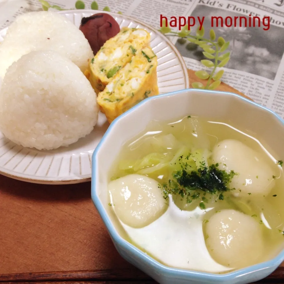 ♡お豆腐団子入り新玉ねぎ新キャベツのお味噌汁でおはよ〜さん♡|ユッキーさん