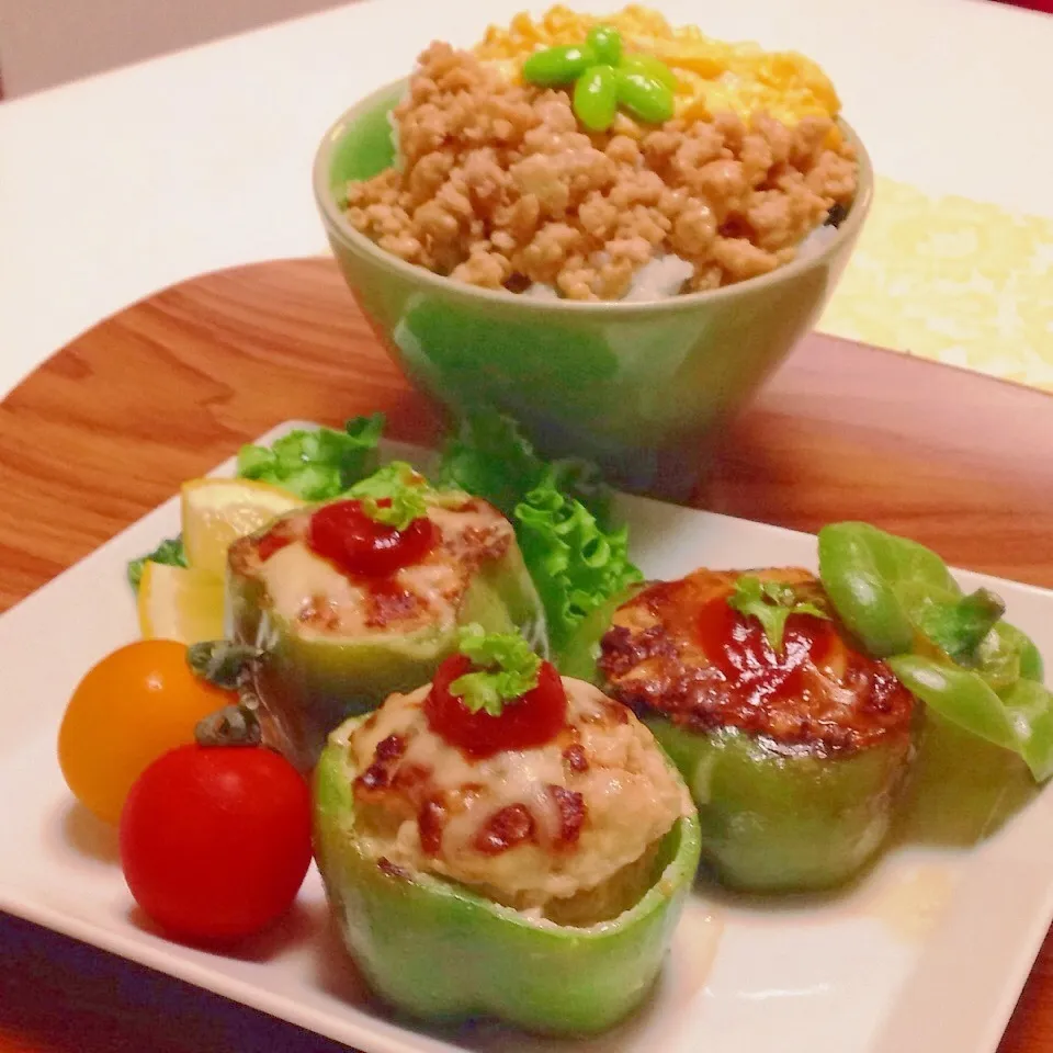 ◎まんまるピーマンの肉詰め&鶏そぼろごはん◎でおなかいっぱい|ユッキーさん