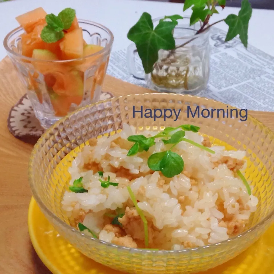 Snapdishの料理写真:◎鶏ミンチと豆苗のビビンパ風ごはん◎今日も一日がんばろ♪♪|ユッキーさん