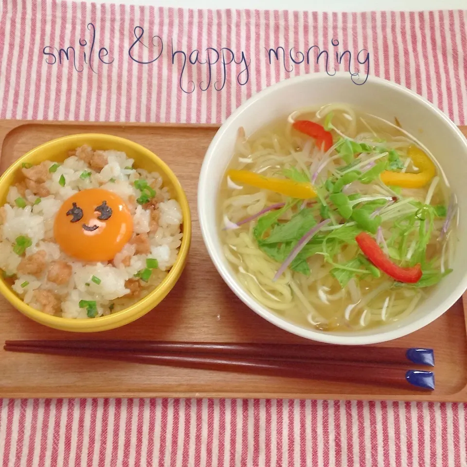 Snapdishの料理写真:◎鶏そぼろ卵ごはん&藻塩ラーメン◎で遅めの朝ごはん♪♪|ユッキーさん