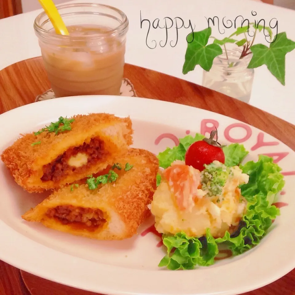 ◎簡単うまうまカレーパン&ポテサラ◎smile全開朝ごはん♪|ユッキーさん