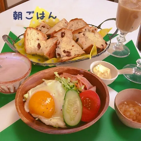 レーズンパンで朝ごはん|ユッキーさん