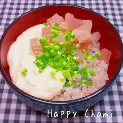 Snapdishの料理写真:16雑穀ごはんのマグロ山かけ丼|chamiさん