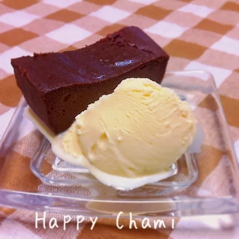 チョコレートケーキ バニラアイス添え♬|chamiさん