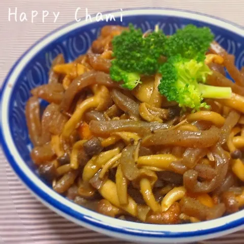 Snapdishの料理写真:シメジと糸こんにゃくのカレー炒め|chamiさん