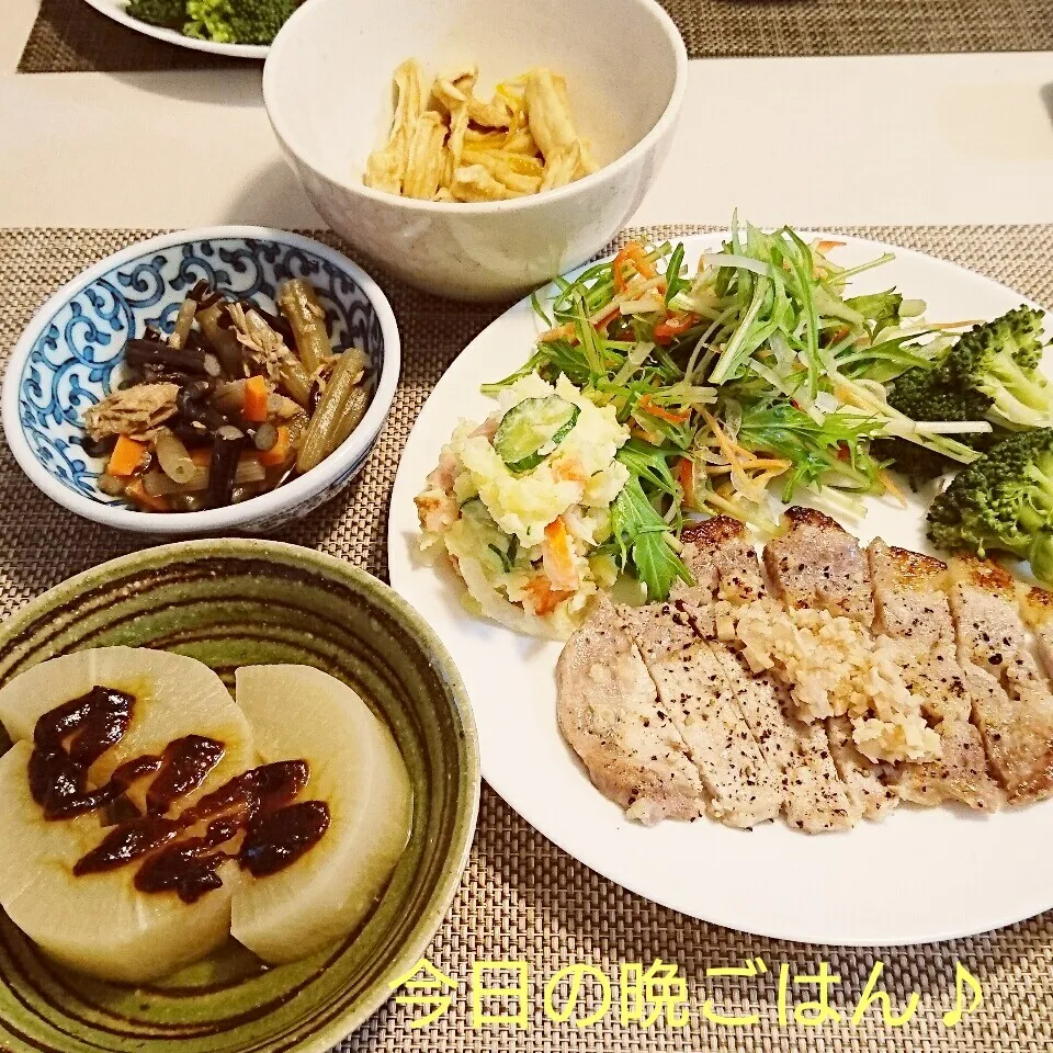 Snapdishの料理写真:今日の晩ごはん(豚ロースの塩麹焼きと…)|oomugiさん