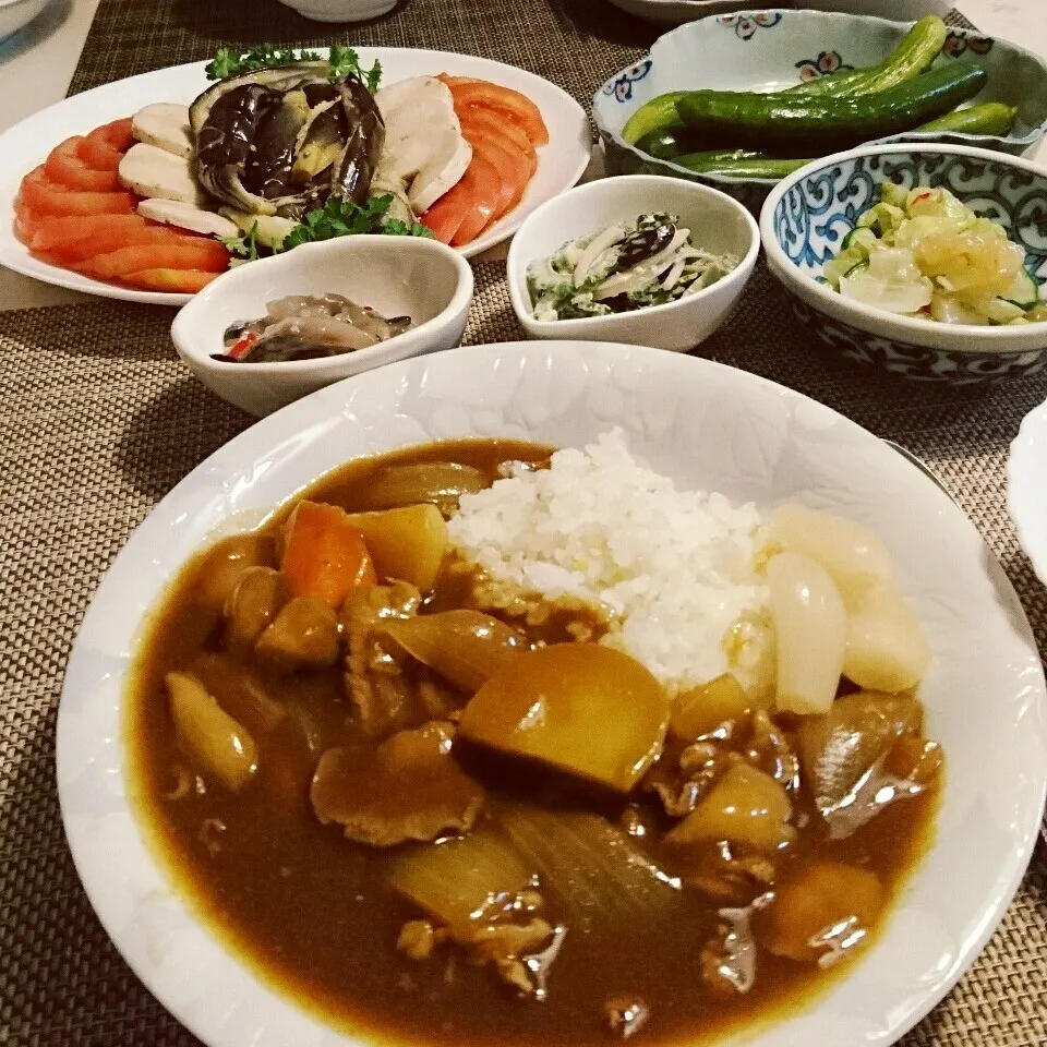 Snapdishの料理写真:今日の晩ごはん(ビーフカレーと…)|oomugiさん