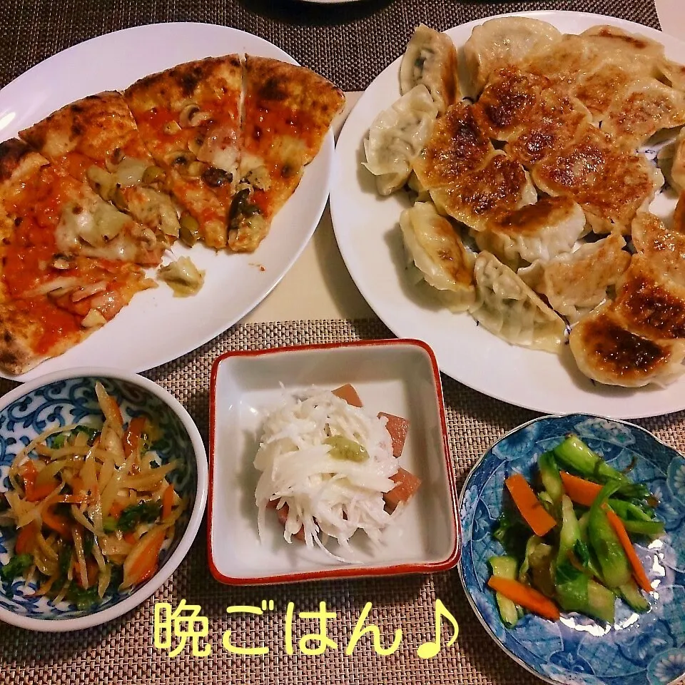 Snapdishの料理写真:今日の晩ごはん(餃子と…)|oomugiさん