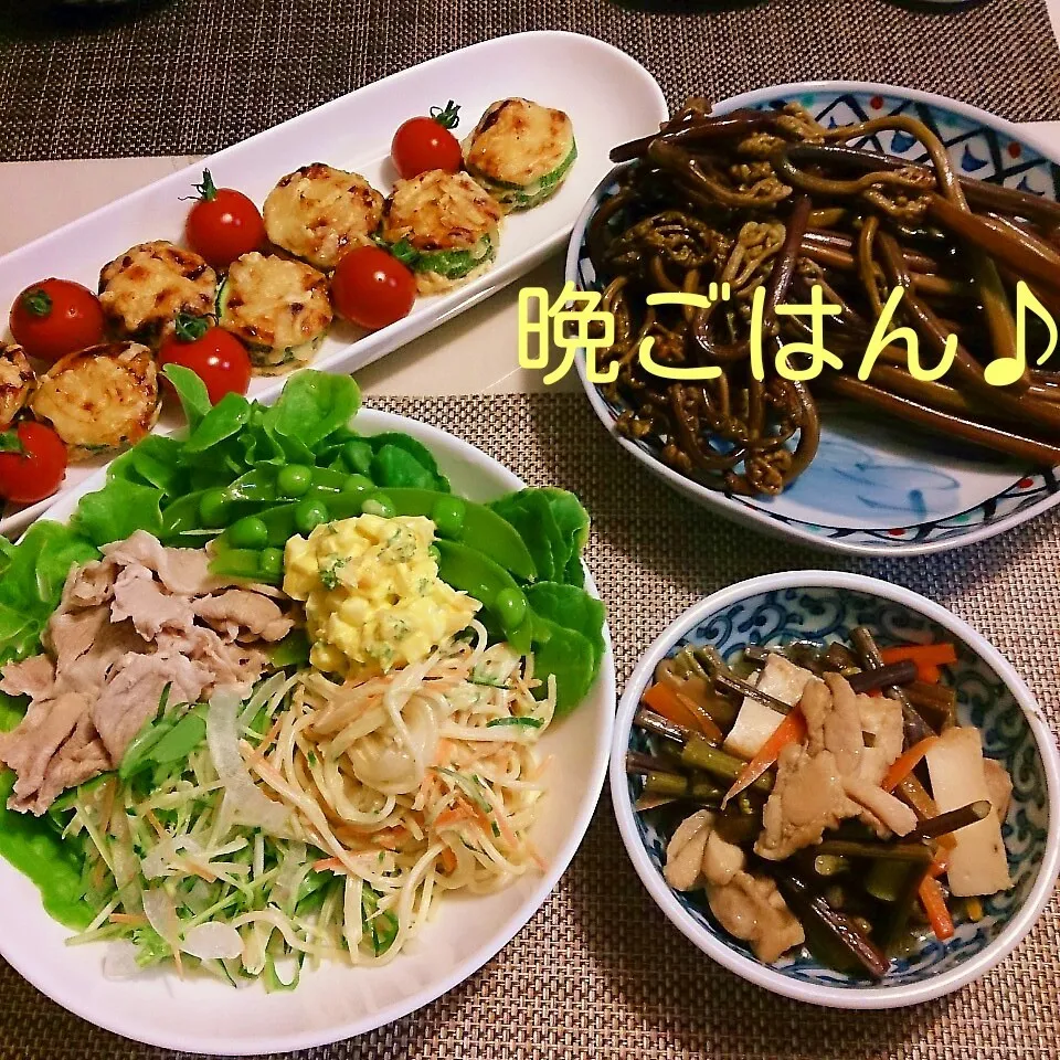 Snapdishの料理写真:今日の晩ごはん(ズッキーニの味噌マヨチーズ焼きと…)|oomugiさん