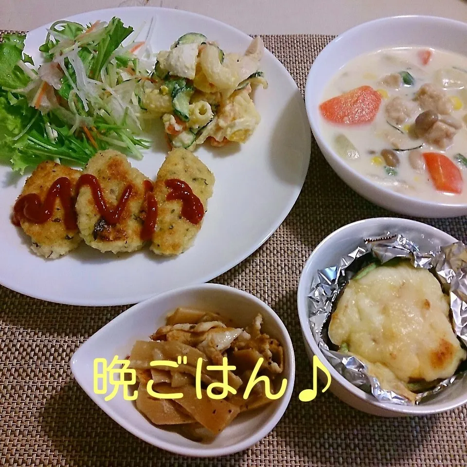 Snapdishの料理写真:今日の晩ごはん(鶏むね肉の香草パン粉焼きと…)|oomugiさん