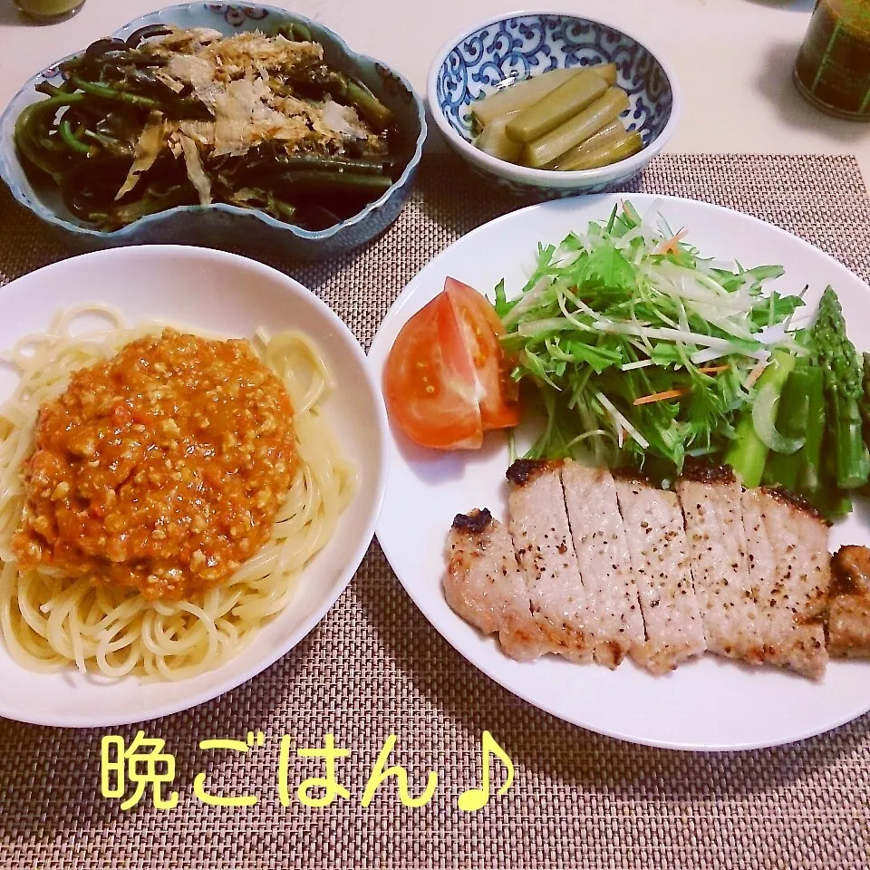 Snapdishの料理写真:今日の晩ごはん(豚ロースの塩麹焼きと…)|oomugiさん