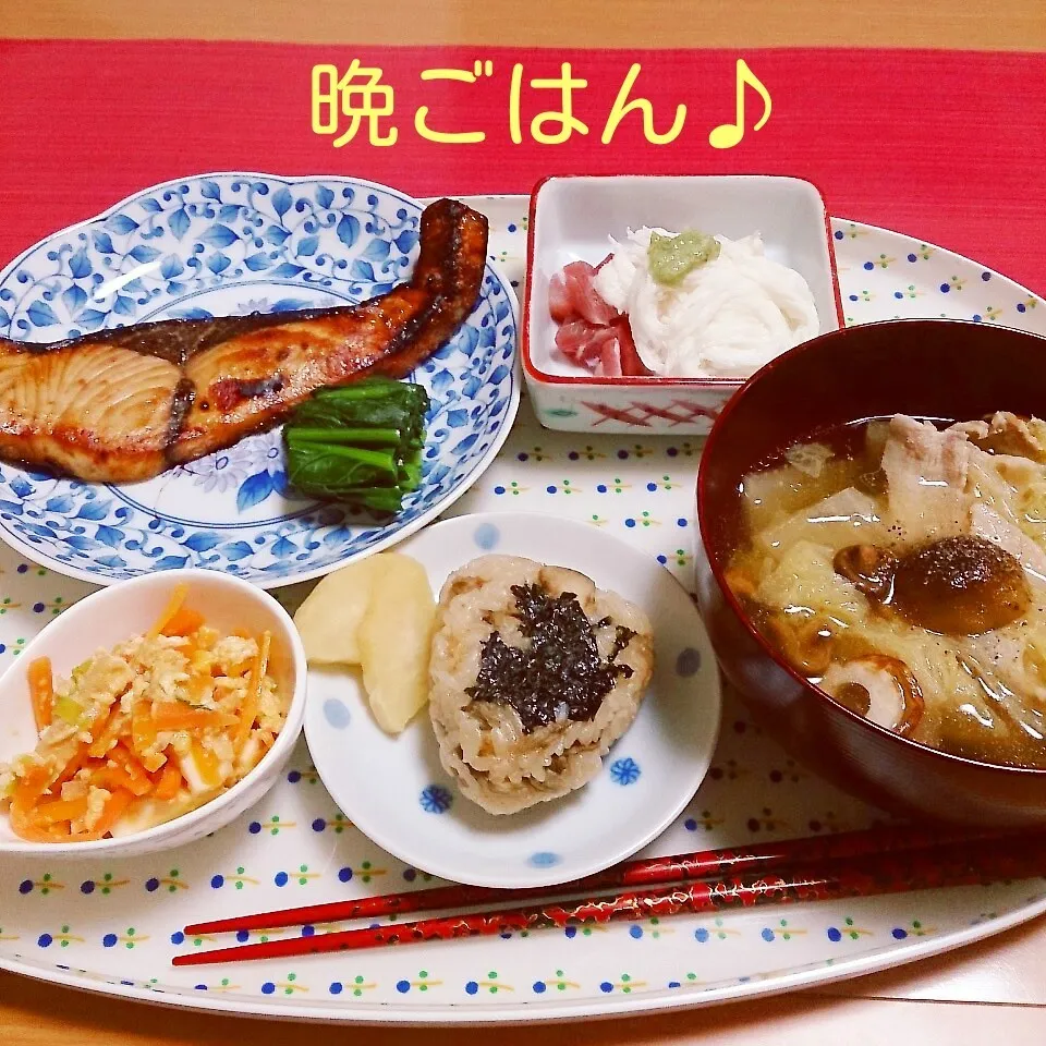 Snapdishの料理写真:今日の晩ごはん(ブリの醤油麹焼きと…)|oomugiさん