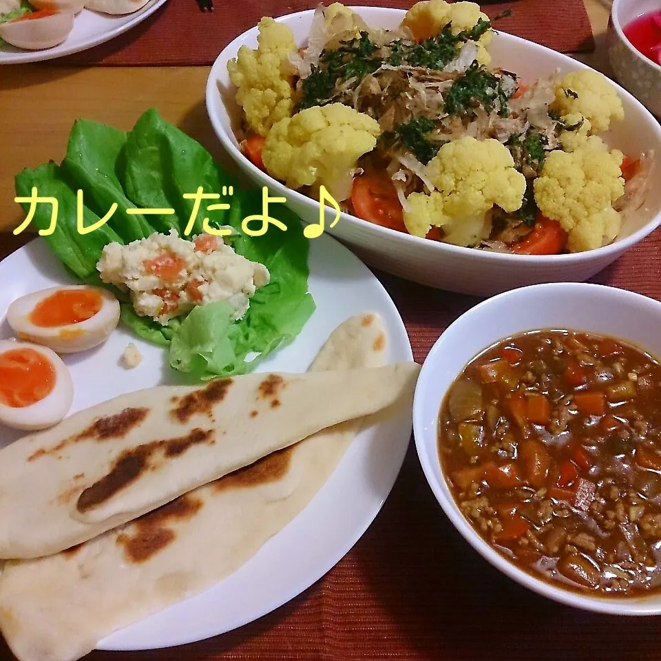 Snapdishの料理写真:今日の晩ごはん(カレーと…)|oomugiさん