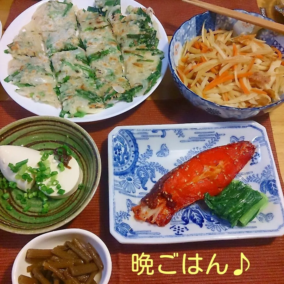 Snapdishの料理写真:今日の晩ごはん(ニラチヂミと…)|oomugiさん