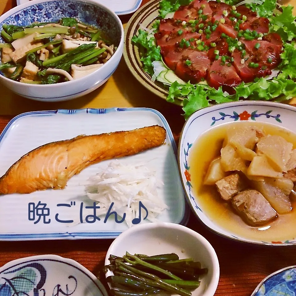 Snapdishの料理写真:今日の晩ごはん(鰹ののっけ盛りと…)|oomugiさん