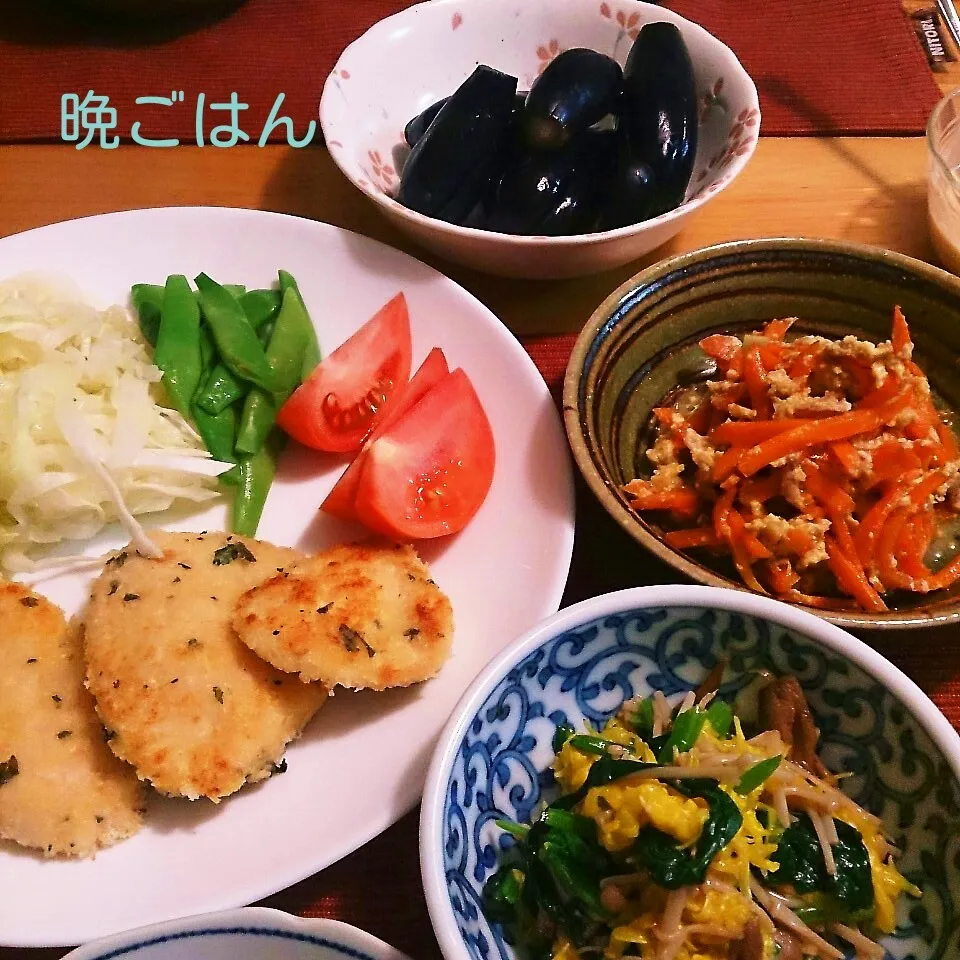 今日の晩ごはん(鶏むね肉の香草パン粉焼きと…)|oomugiさん