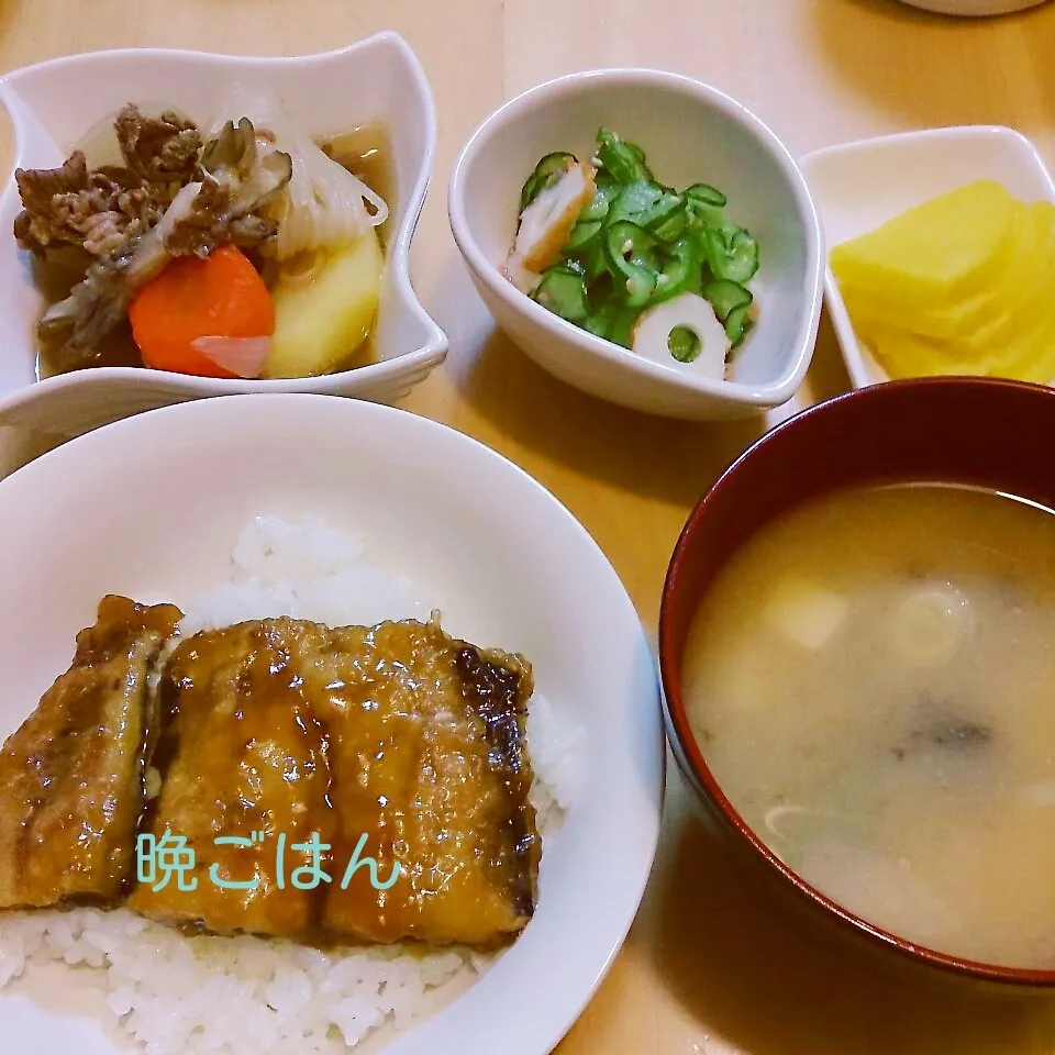 Snapdishの料理写真:こむぎ家の晩ごはん(イワシの蒲焼き丼と…)|oomugiさん