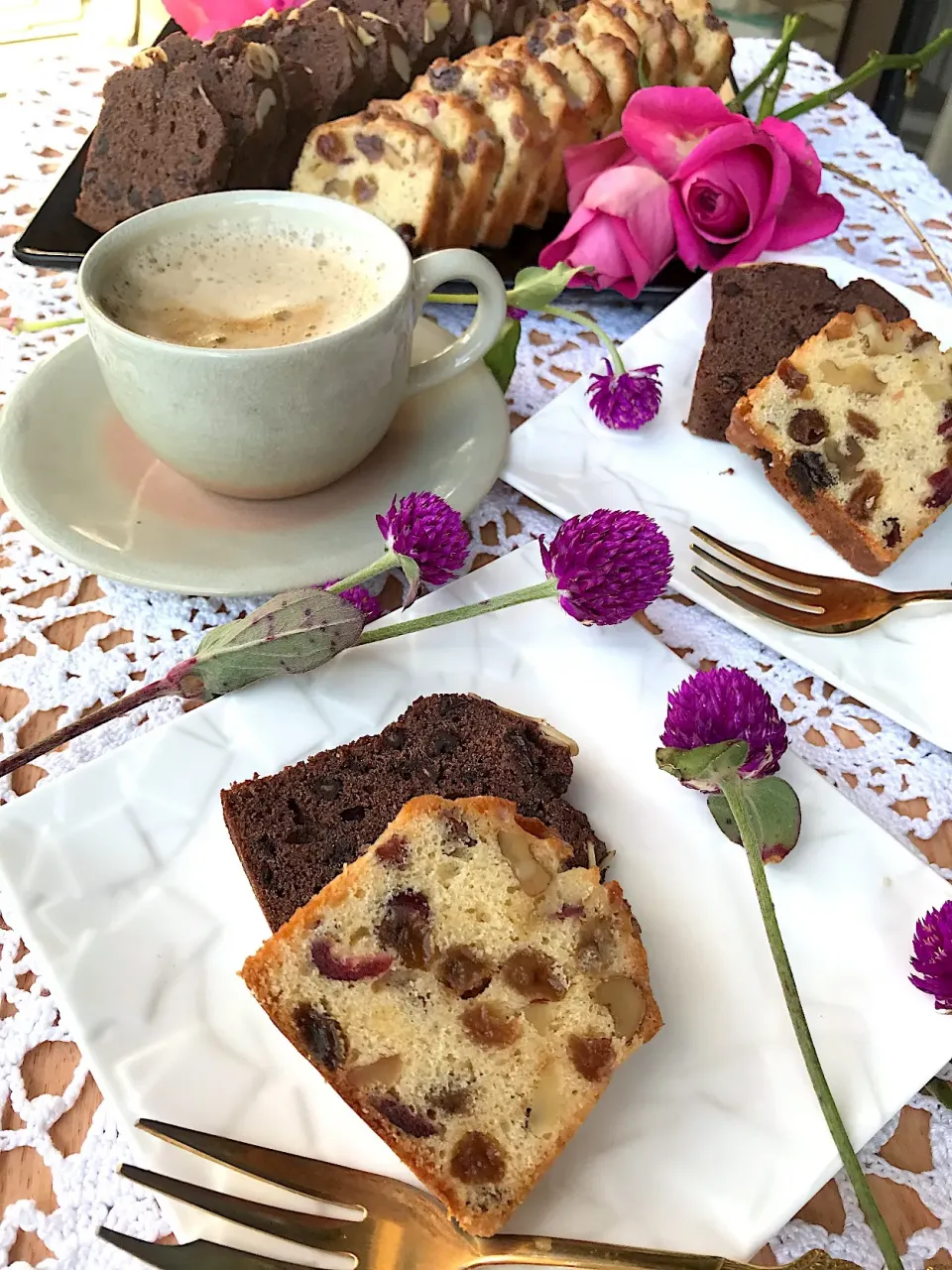 お家カフェ☕️ 大人のフルーツケーキと濃厚チョコレートケーキ🍰|とんちんさん