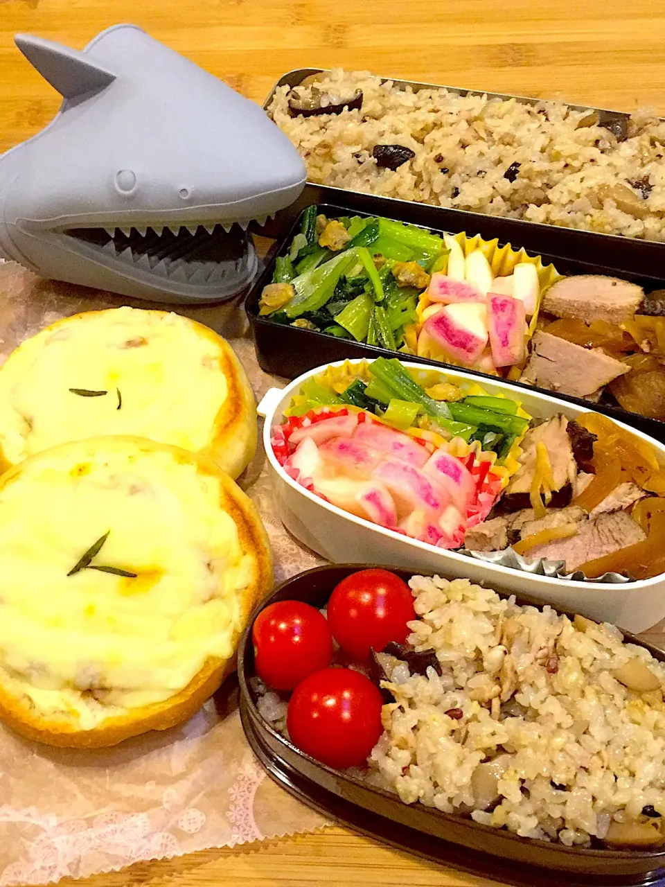 11/29の娘ちゃん&息子くん弁当🍱
息子くん車内用朝ごぱん🥯
 #弁当  #あさごぱん|ままみさん