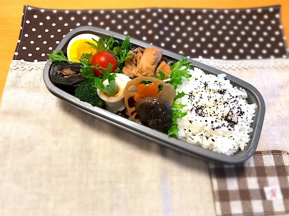 鳥のさっぱり煮🐓
煮卵🥚
筑前煮🥕🍄
にしん、鮭昆布巻き🌀
竹輪大葉梅巻き🌀
無限ピーマン✨♾✨
🥦🍅🍚|あやこさん