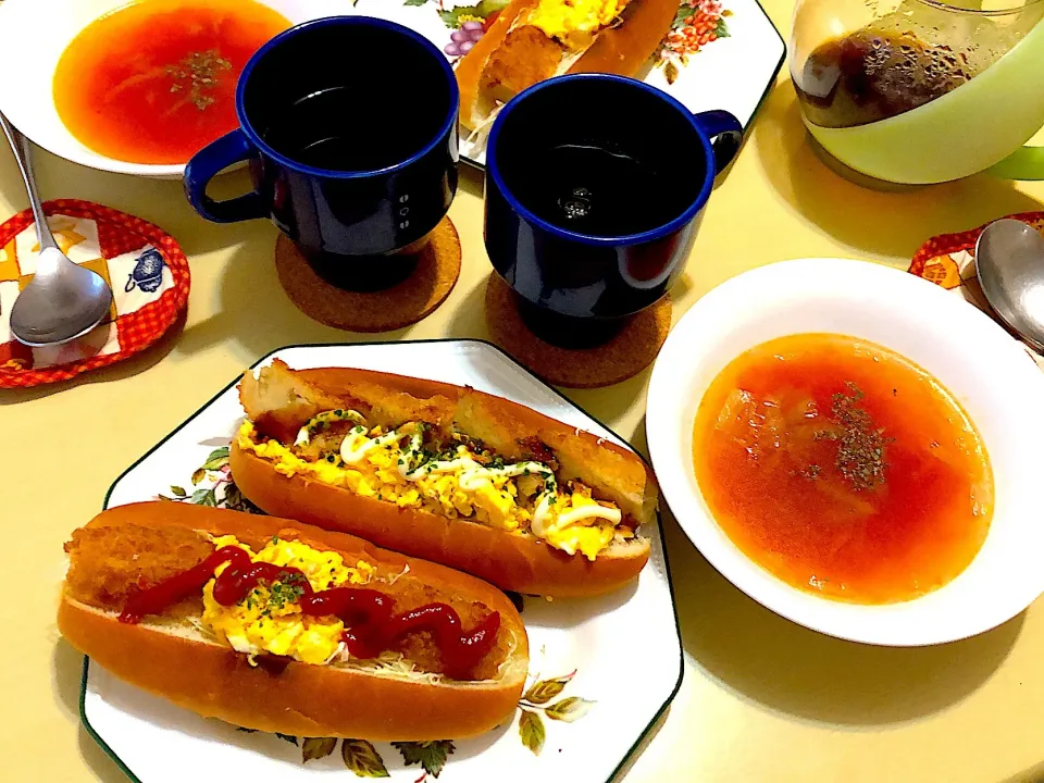 11／29朝食  #朝ごはん コロッケドック    トマトスープ   コーヒー   …昨日の残り物食べ切りメニュー…|おさんどんさん