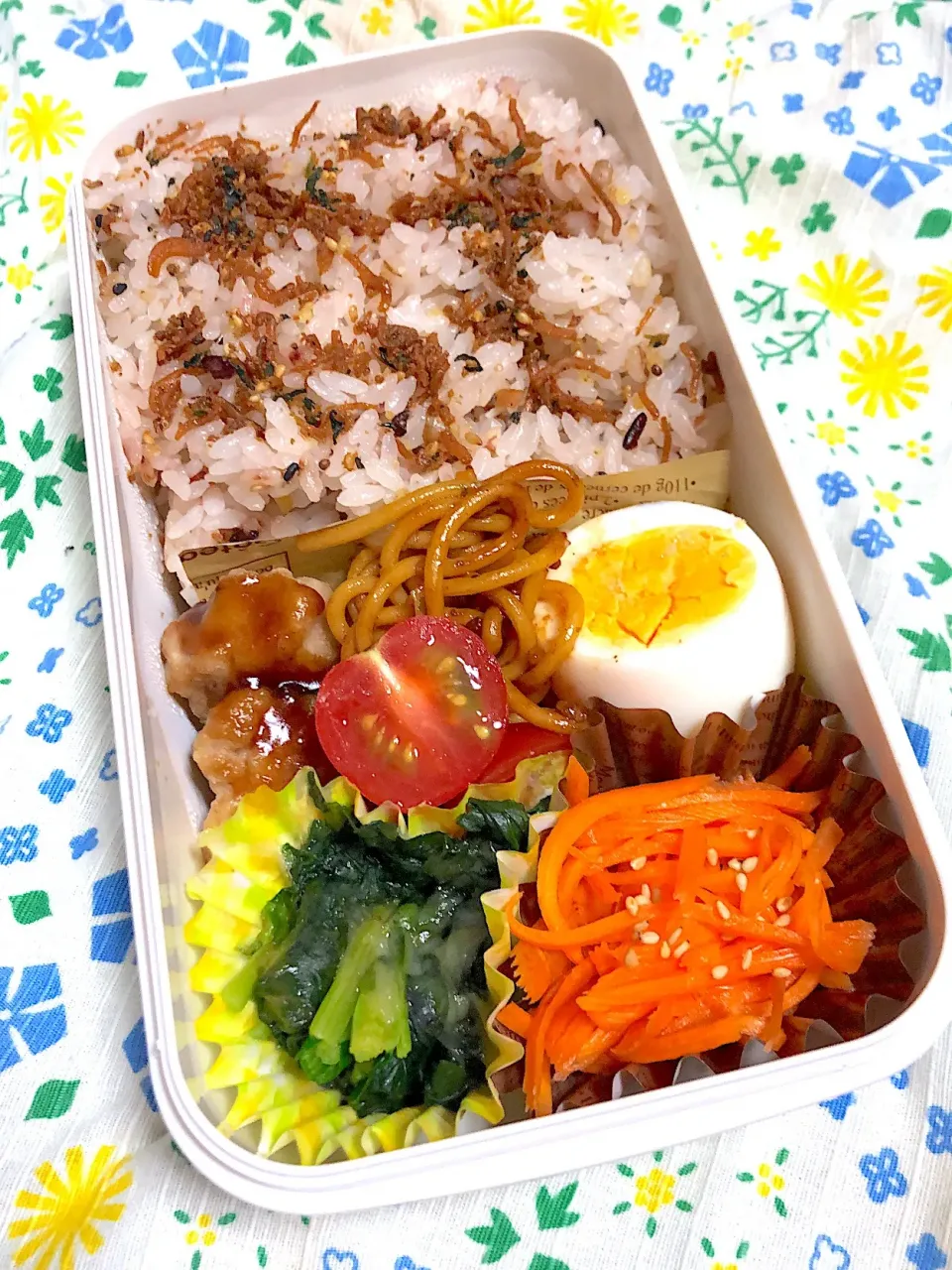 Snapdishの料理写真:11.29☆旦那弁当
つくねバーグ
焼きそば
ゆで卵
ほうれん草のチーズ焼き
人参の甘酢漬け|のん∞さん