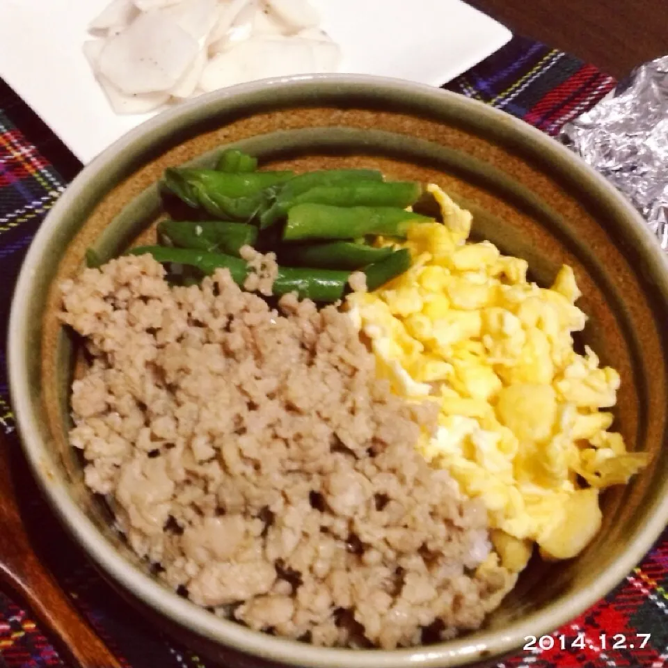 鶏そぼろ丼♡|naokkumabonyariさん