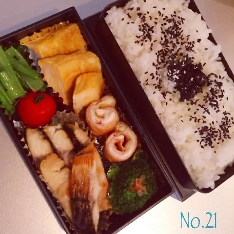 Snapdishの料理写真:《No.21》ガーリック醤油漬け♡サバ弁当|naokkumabonyariさん