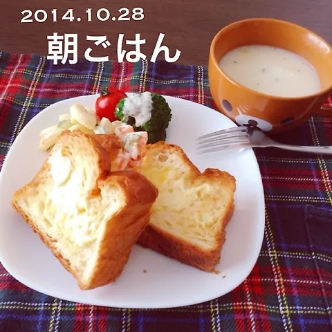 デニッシュパンで朝ごはん♡|naokkumabonyariさん