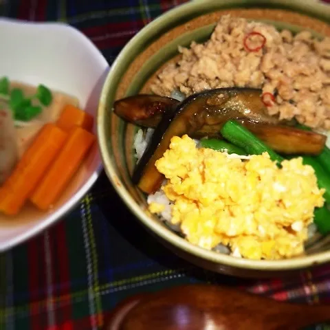 鶏そぼろ丼♡|naokkumabonyariさん