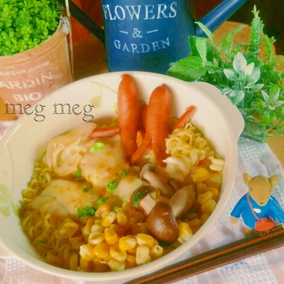 チーズたっぷり カレー香る 塩ラーメン 🍜|めぐめぐさん