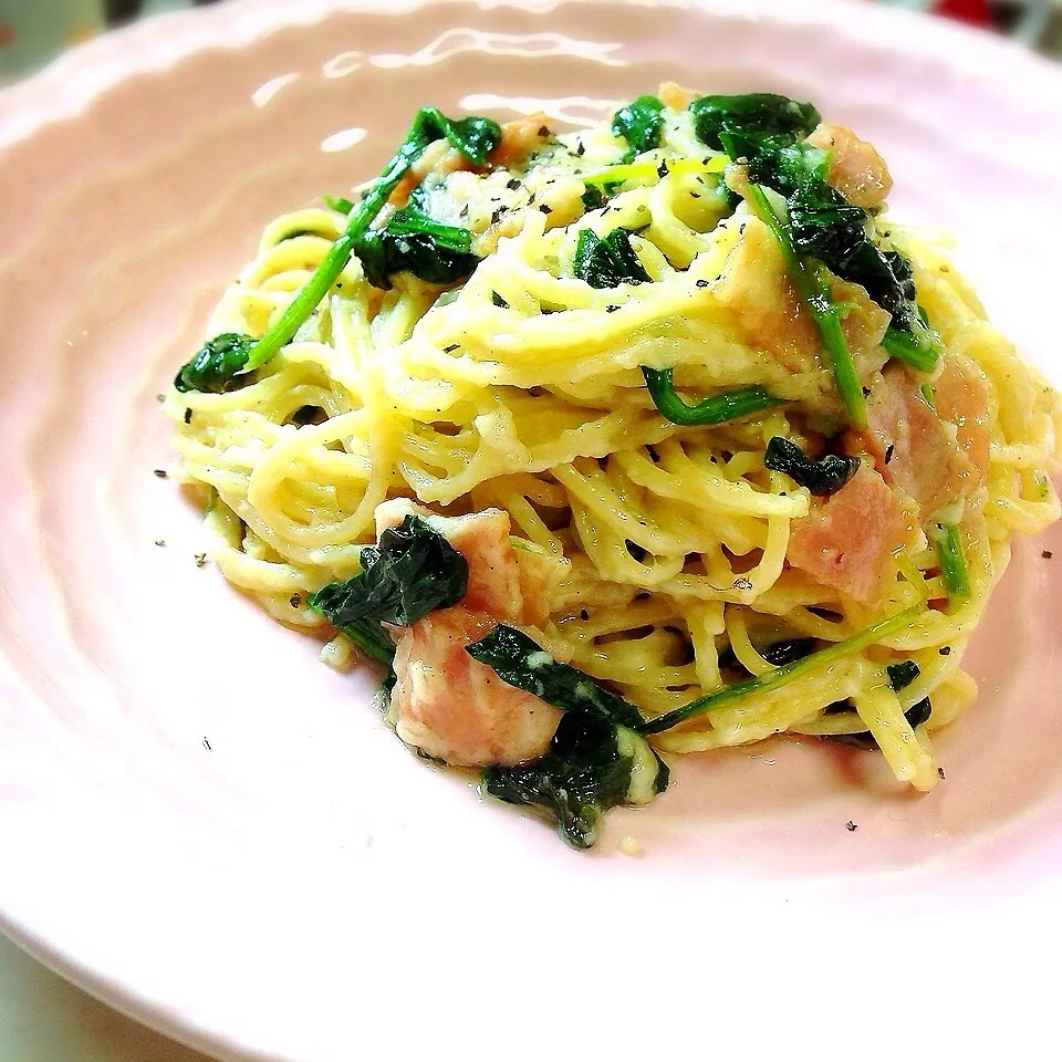 ほうれん草とベーコンのクリームパスタ|おいもさん
