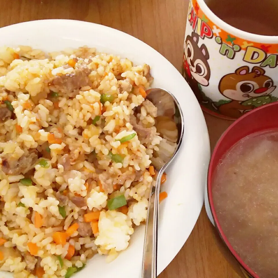 Snapdishの料理写真:今日のママランチ【ピリ辛豚肉炒飯】|I am hungry familyさん