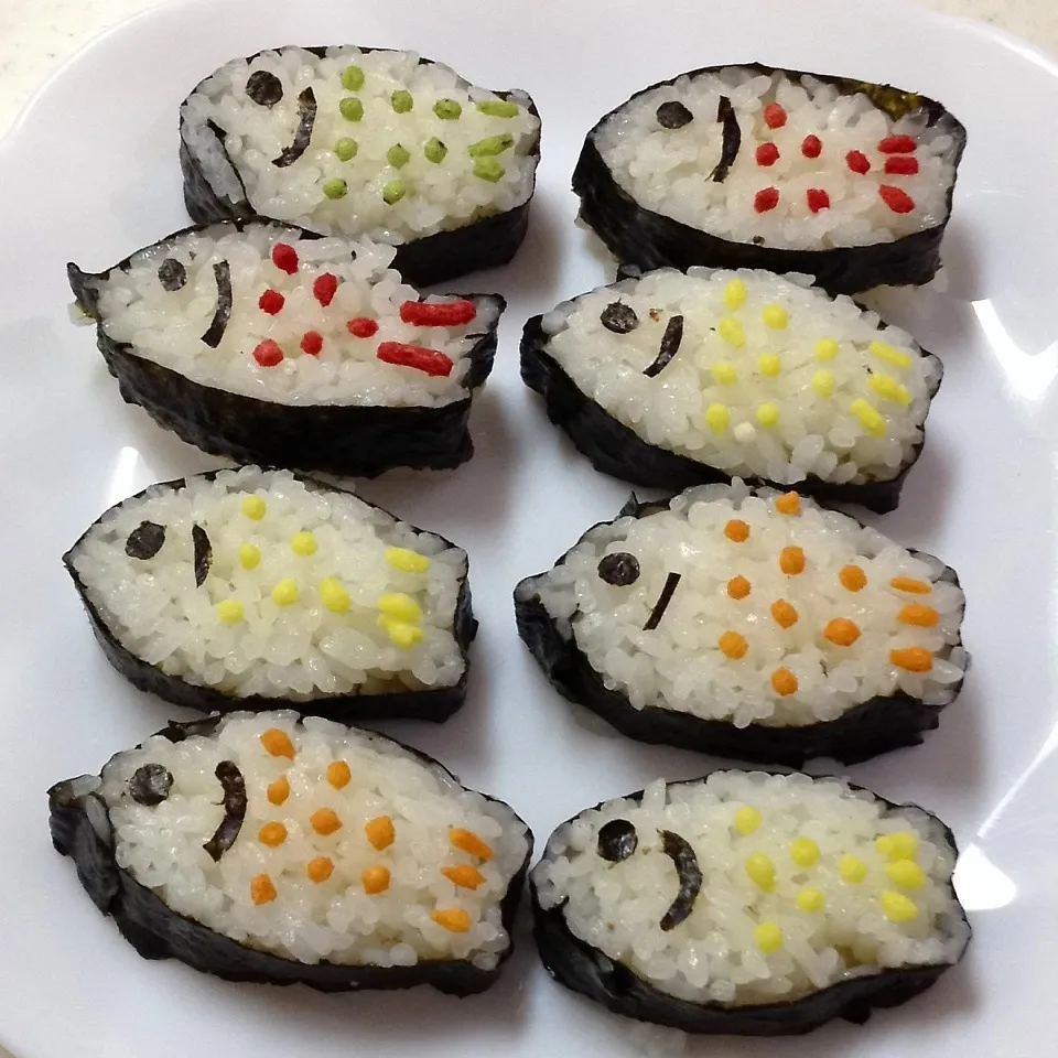 Snapdishの料理写真:ぶさいく｡ﾟ(T^T)ﾟ｡ お魚巻き寿司|く〜ちさん