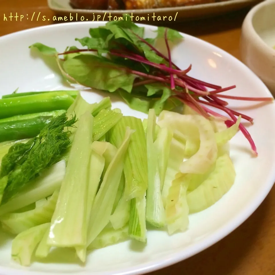 自家製野菜♪スティッキオと赤軸ほうれん草サラダ！|とみとみたろうの男子ごはん♪さん