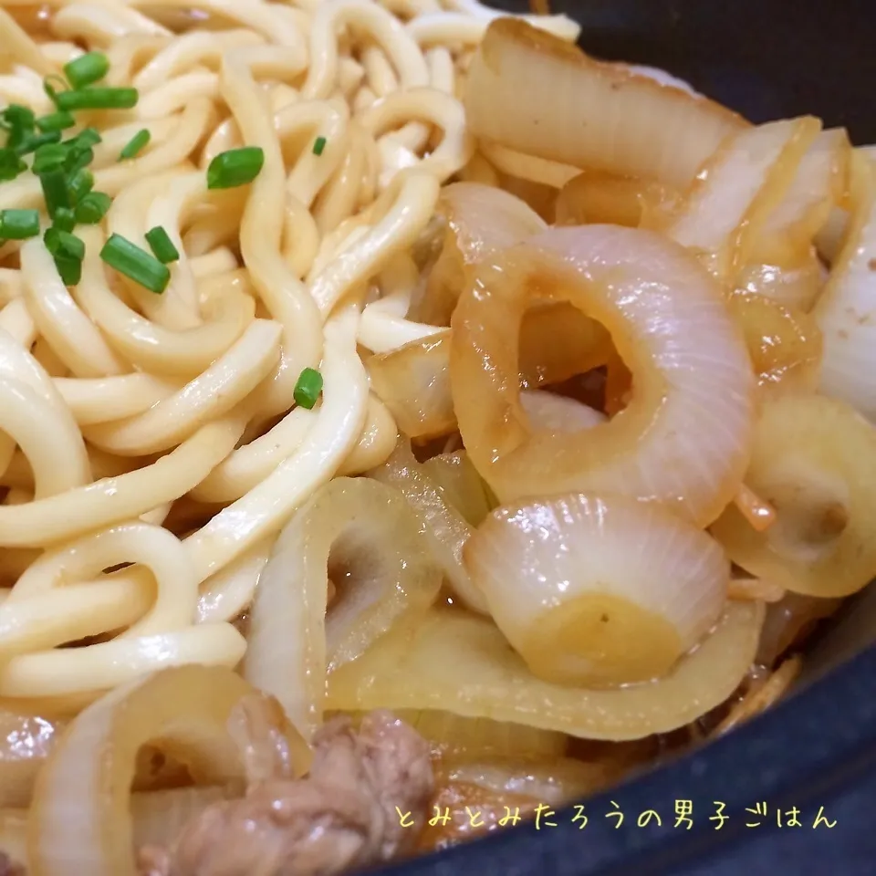 Snapdishの料理写真:新玉ねぎすき焼きうどん♪|とみとみたろうの男子ごはん♪さん