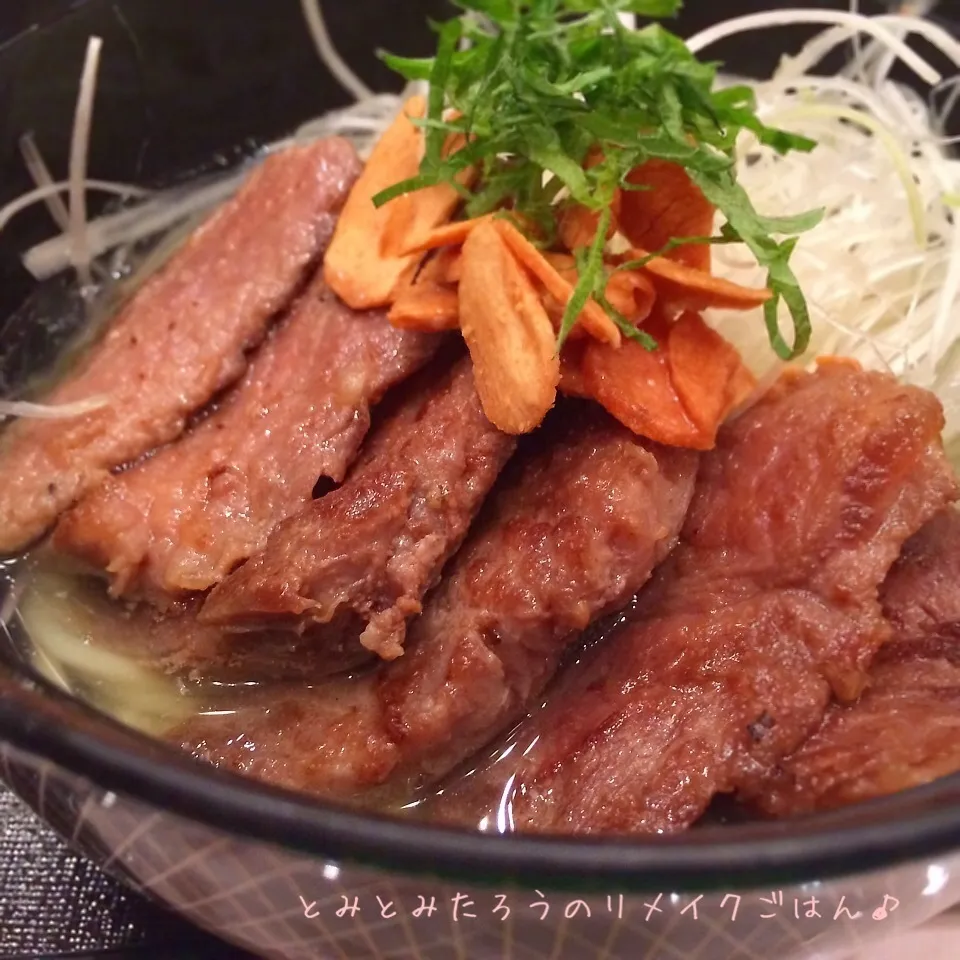 塩ラーメンの牛肉ステーキのせ〜！！|とみとみたろうの男子ごはん♪さん