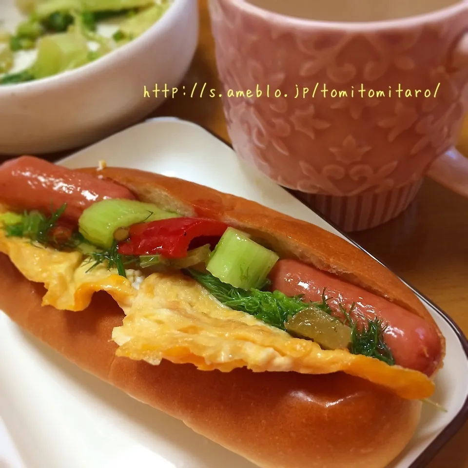 スティッキオ、パプリカ、ピーマンのピクルス入りhot dog|とみとみたろうの男子ごはん♪さん