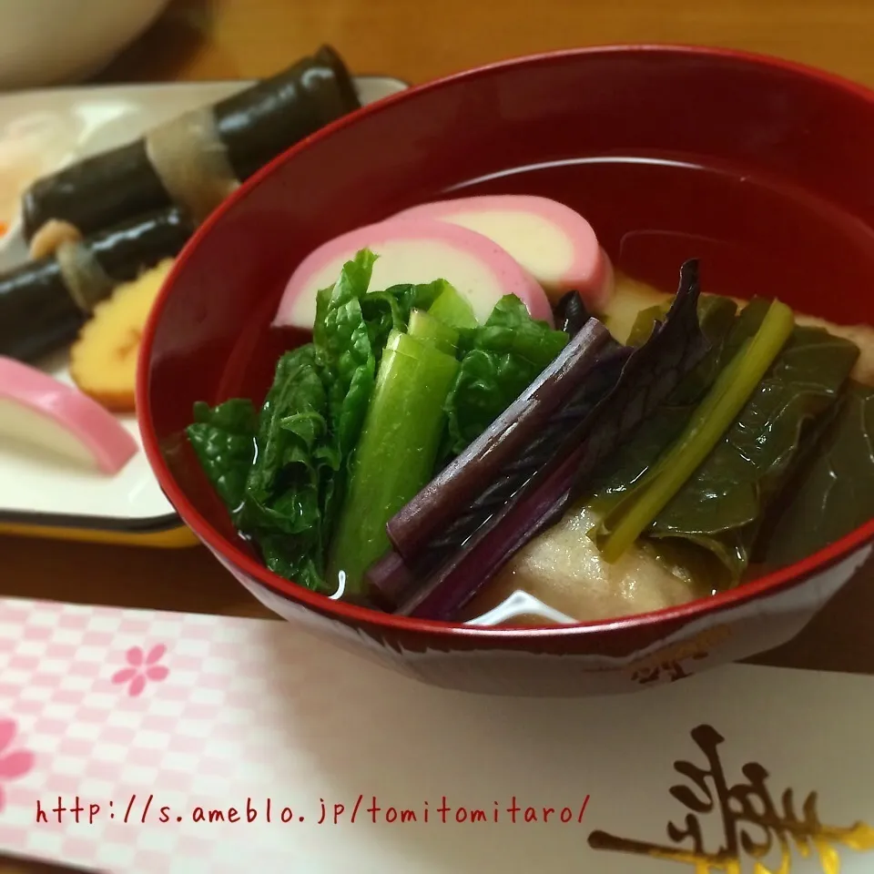 Snapdishの料理写真:正月菜とかつお菜と紫小松菜入り雑煮〜♪|とみとみたろうの男子ごはん♪さん