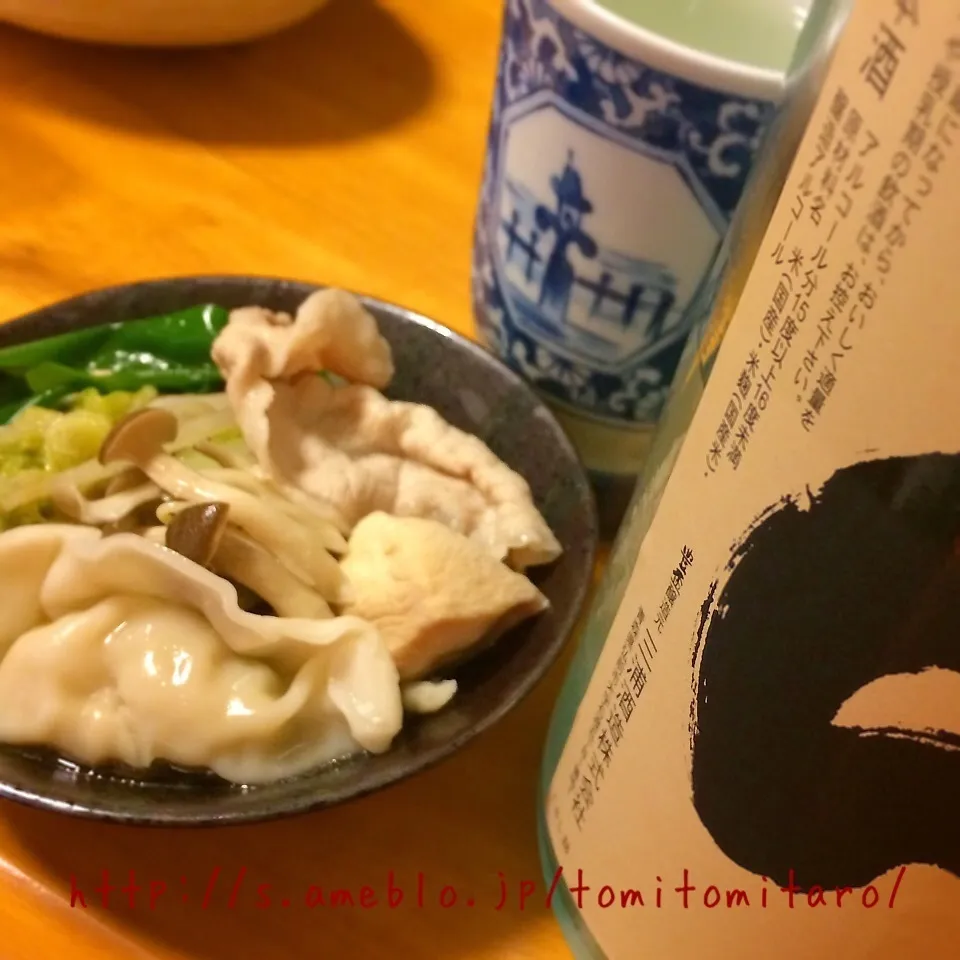 Snapdishの料理写真:日本酒『ん』と餃子鍋〜♪|とみとみたろうの男子ごはん♪さん