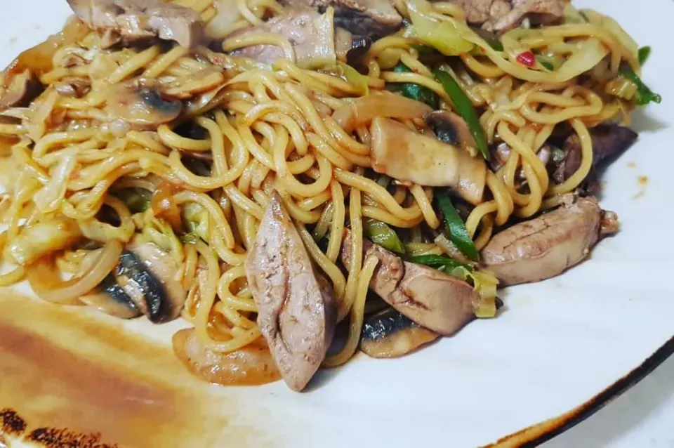 fried noodles with chicken liver|steven z.y.さん