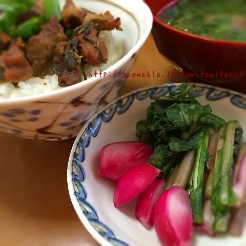 秋の朝ごはん♪どて丼とアサリ味噌汁とカブの浅漬け〜！！|とみとみたろうの男子ごはん♪さん