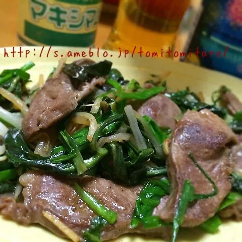 金時草とニラとモヤシと豚心臓の香味ペースト炒め〜！！|とみとみたろうの男子ごはん♪さん