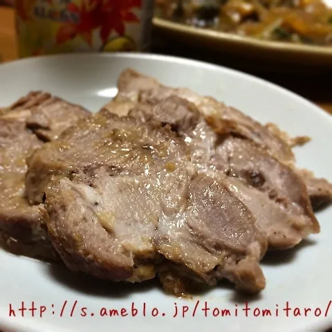 寝かせた後の自家製焼豚〜！！|とみとみたろうの男子ごはん♪さん