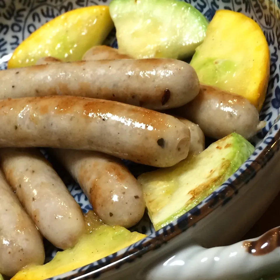 ズッキーニとドイツソーセージ！！|とみとみたろうの男子ごはん♪さん