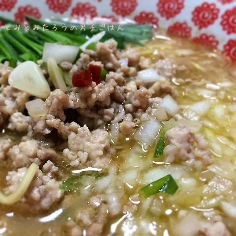 玉ねぎ入り！げきから塩とんこつ台湾ラーメン！！|とみとみたろうの男子ごはん♪さん