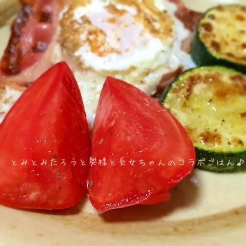 朝ごはんに大玉トマトのバシル塩〜♪|とみとみたろうの男子ごはん♪さん