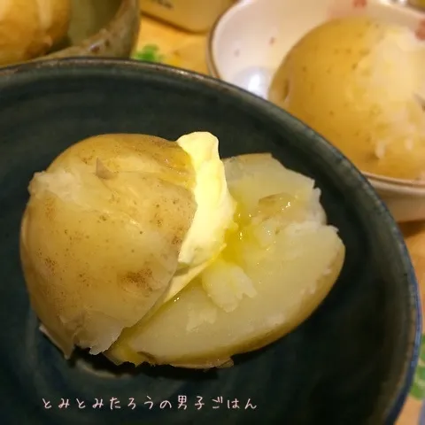 朝採り男爵芋のジャガバター！！|とみとみたろうの男子ごはん♪さん